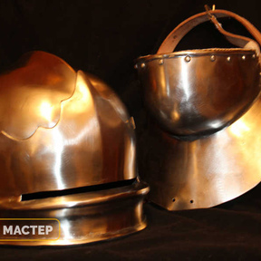 Шлем с бевором
